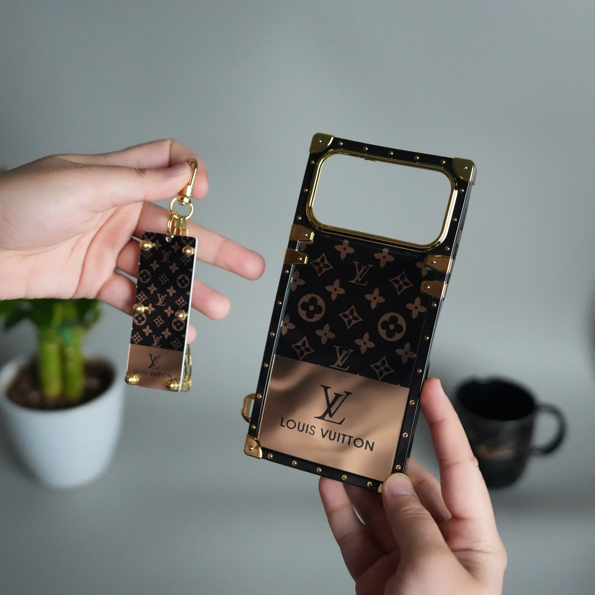 Luxury Brand Shiny Trunk Case For iPhone 17-12
