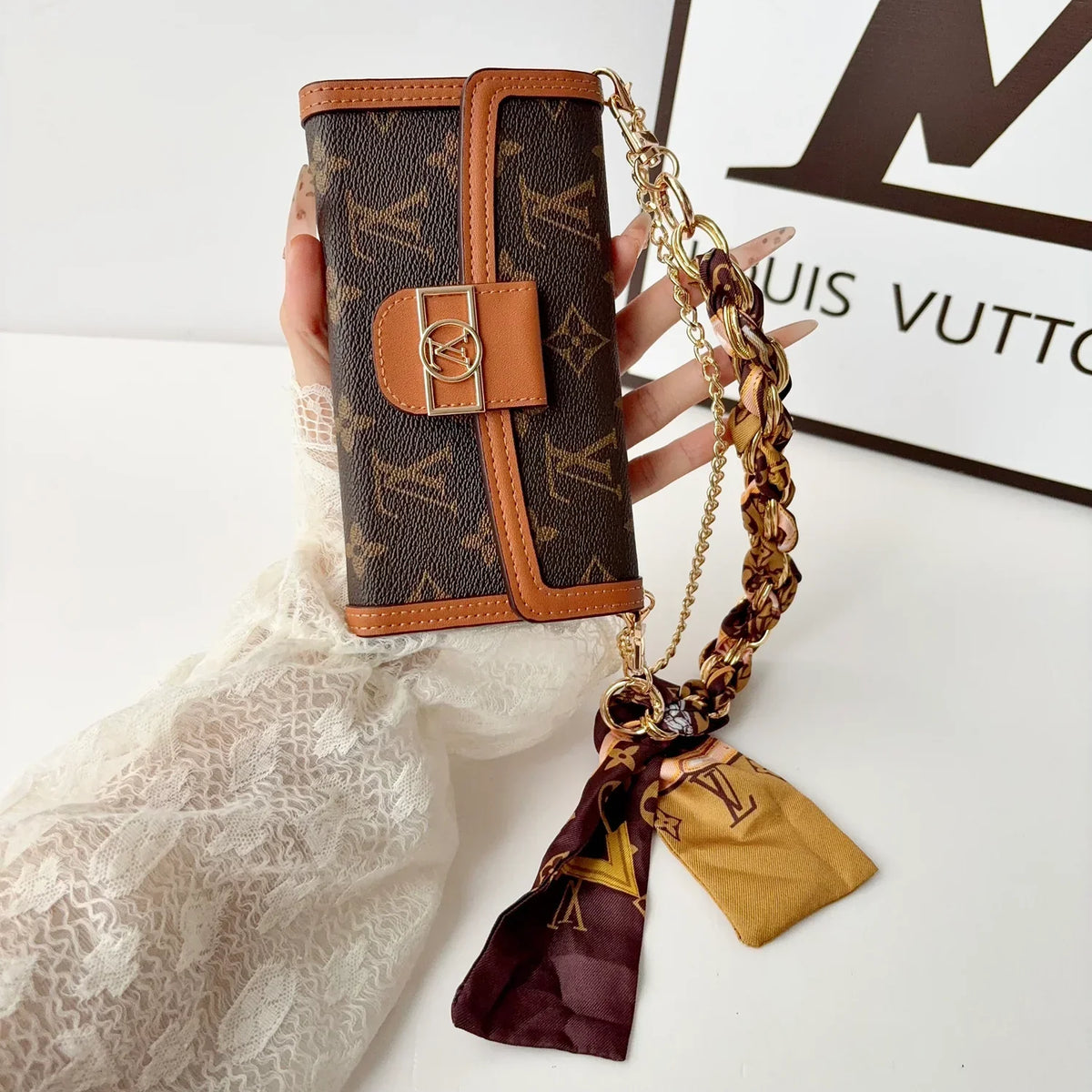 Luxury Leather Louis Vuitton iPhone Case With Flip Wallet And Chain 12-18 Pro & Pro Max
